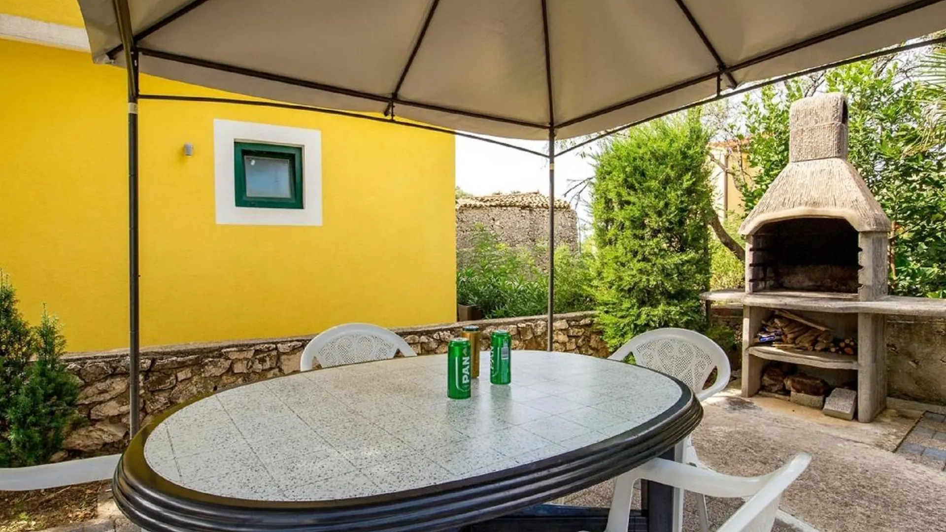 Inviting Apartment Near Mala Mandra Beach Mandre