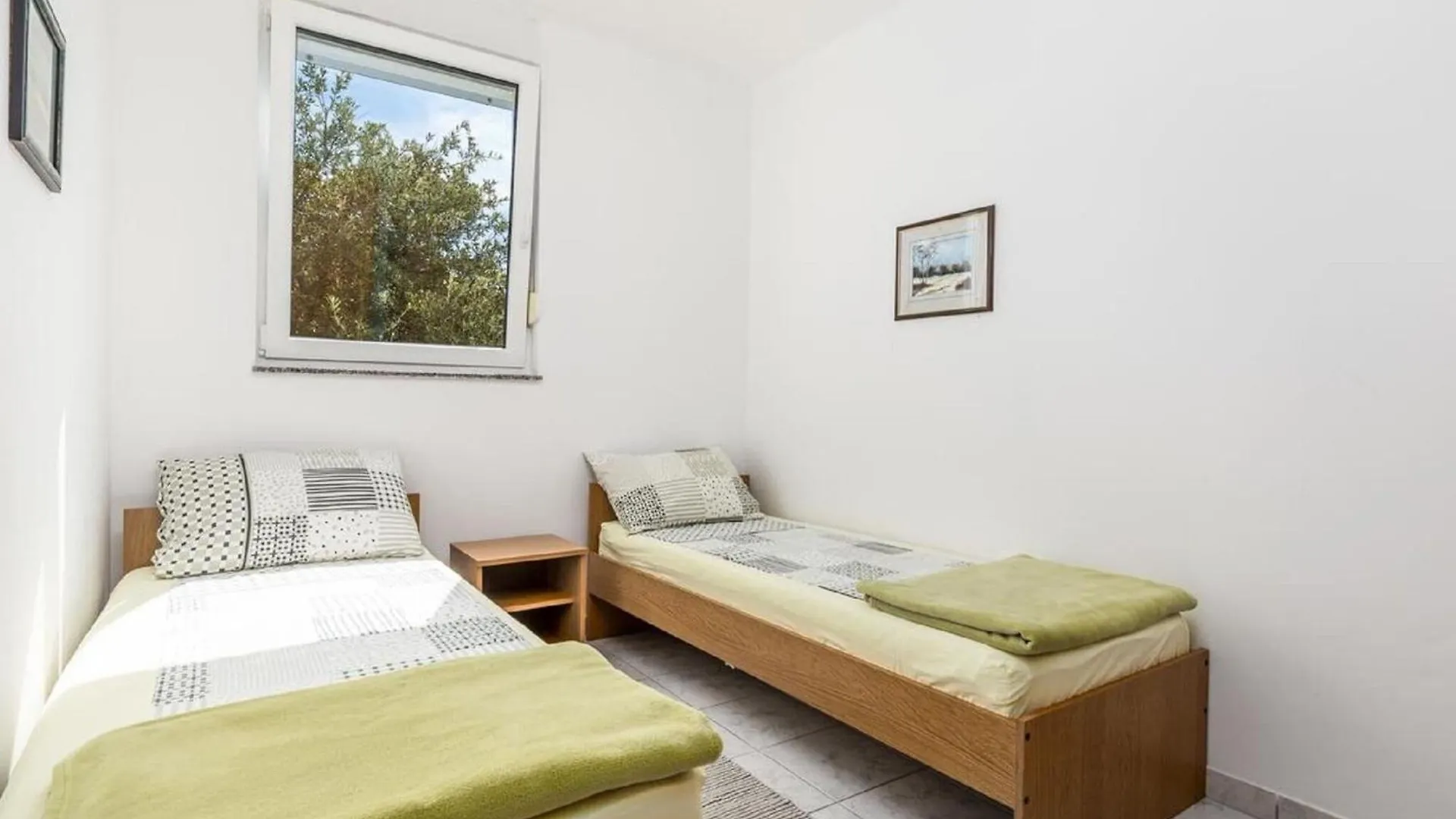 Inviting Apartment Near Mala Mandra Beach Mandre
