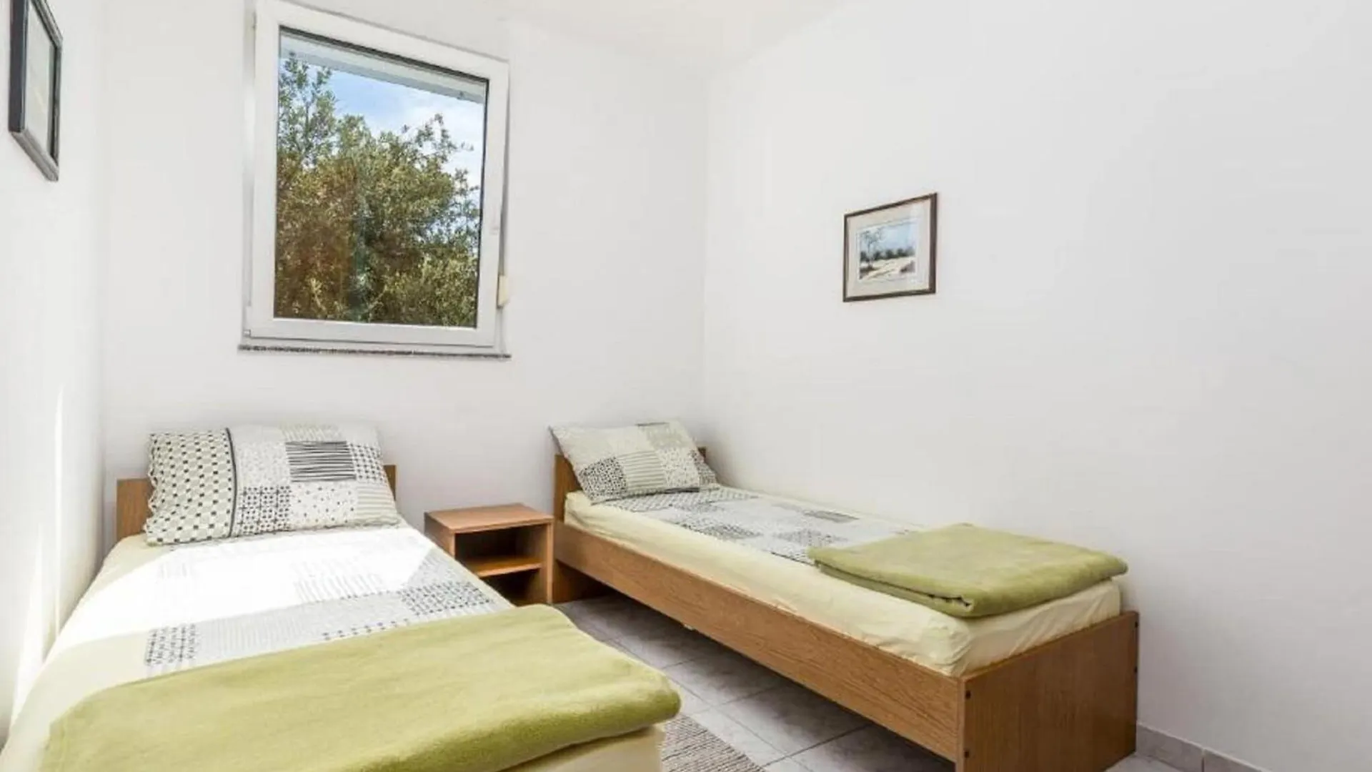 Inviting Apartment Near Mala Mandra Beach Mandre