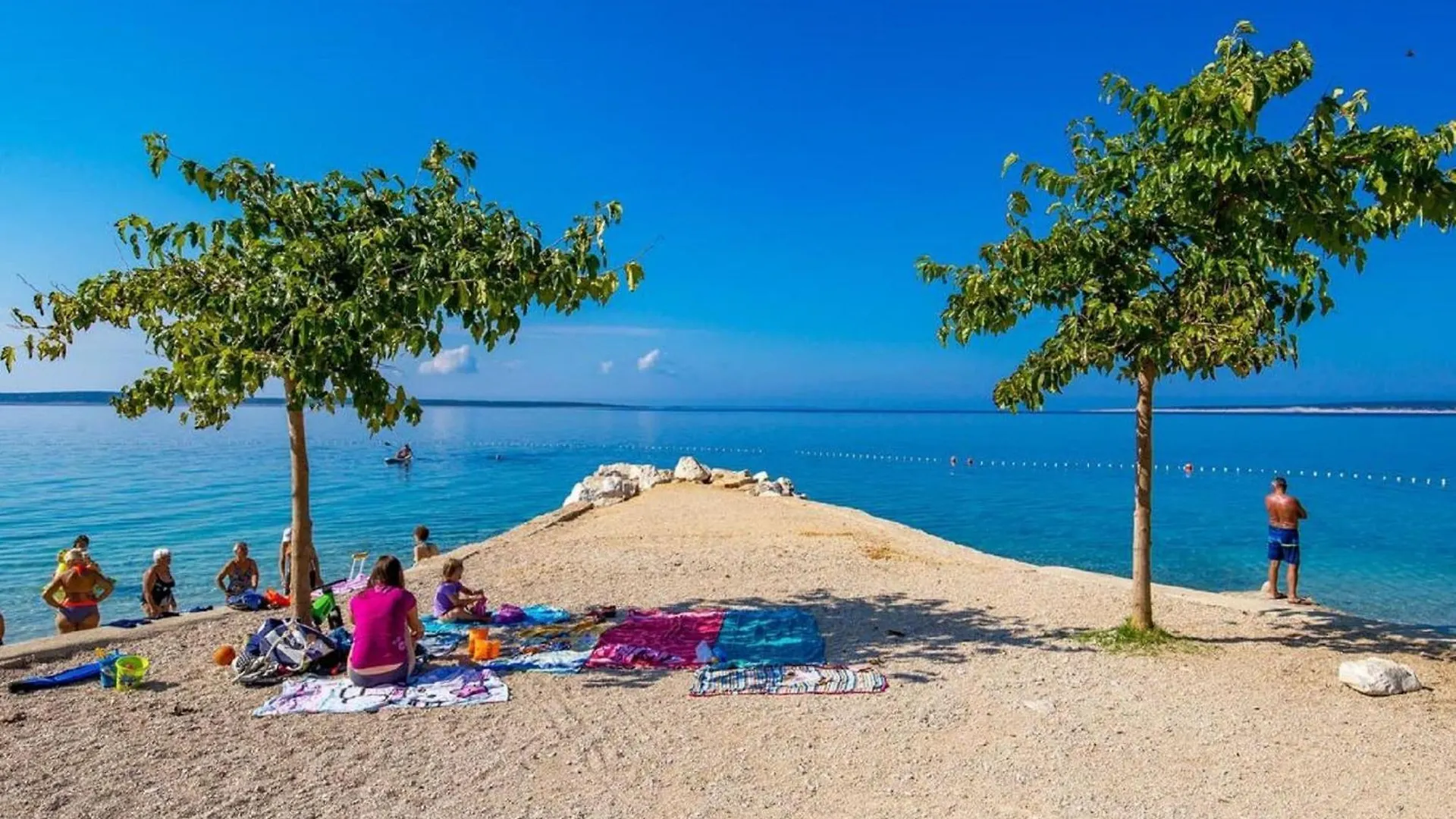 Inviting Apartment Near Mala Mandra Beach Mandre Croatia