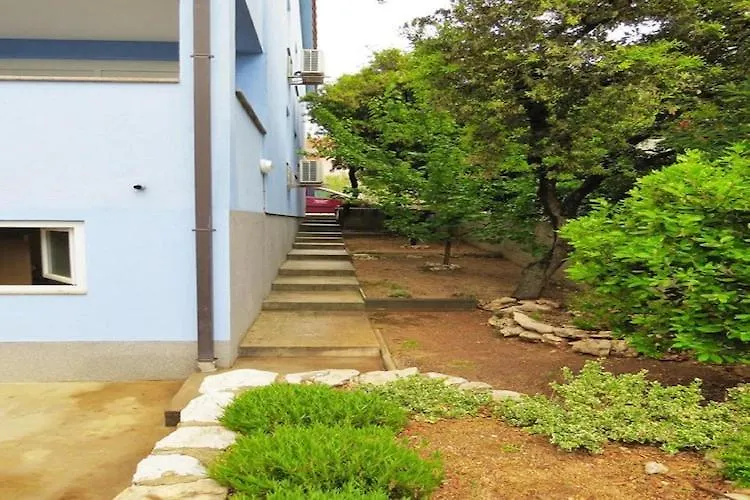 Inviting Apartment Near Mala Mandra Beach Mandre
