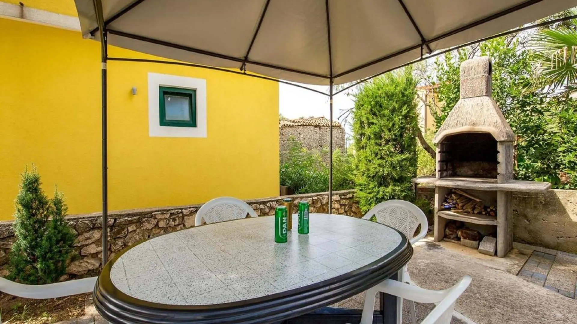 Inviting Apartment Near Mala Mandra Beach Mandre