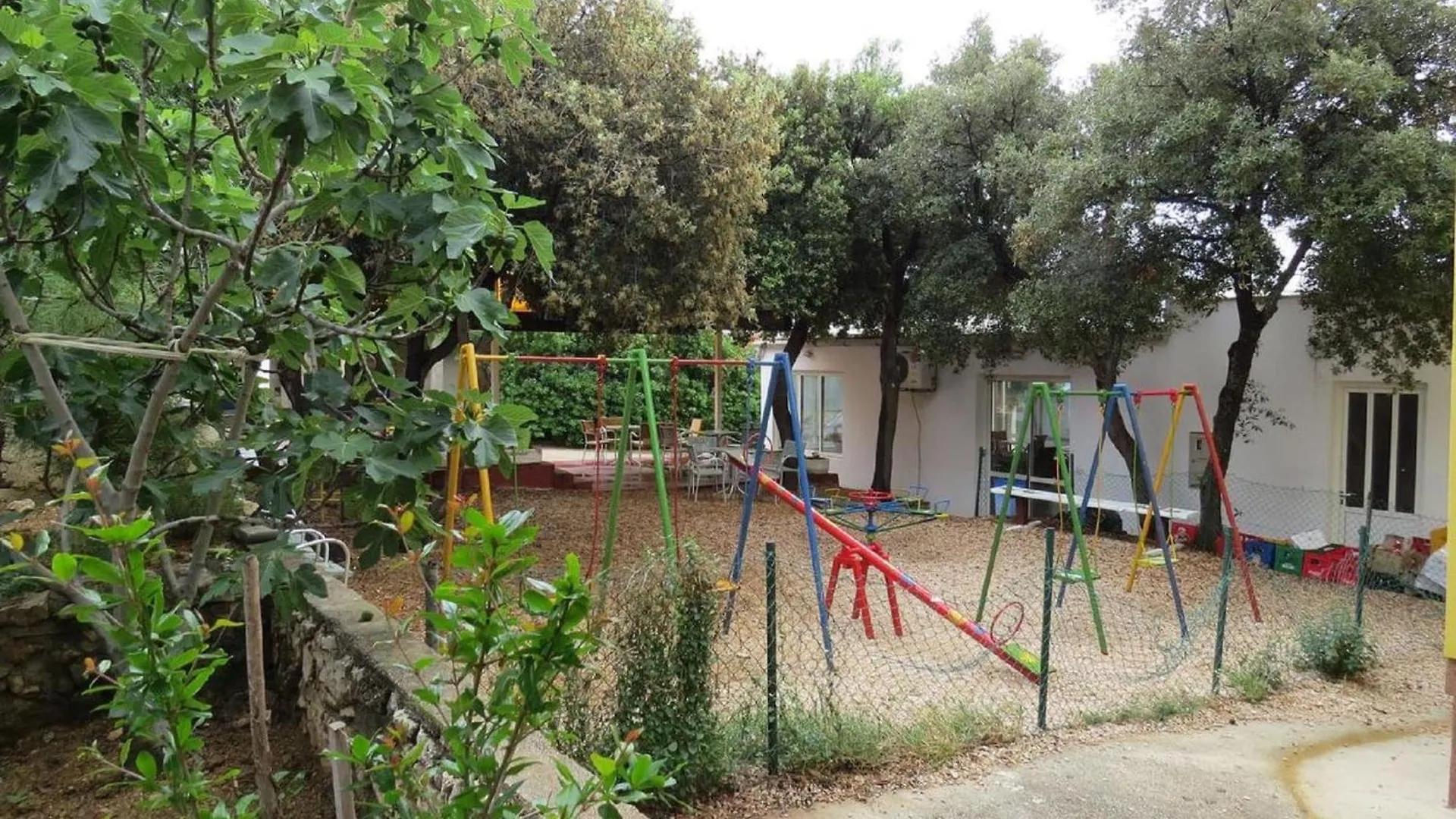 Inviting Apartment Near Mala Mandra Beach Mandre