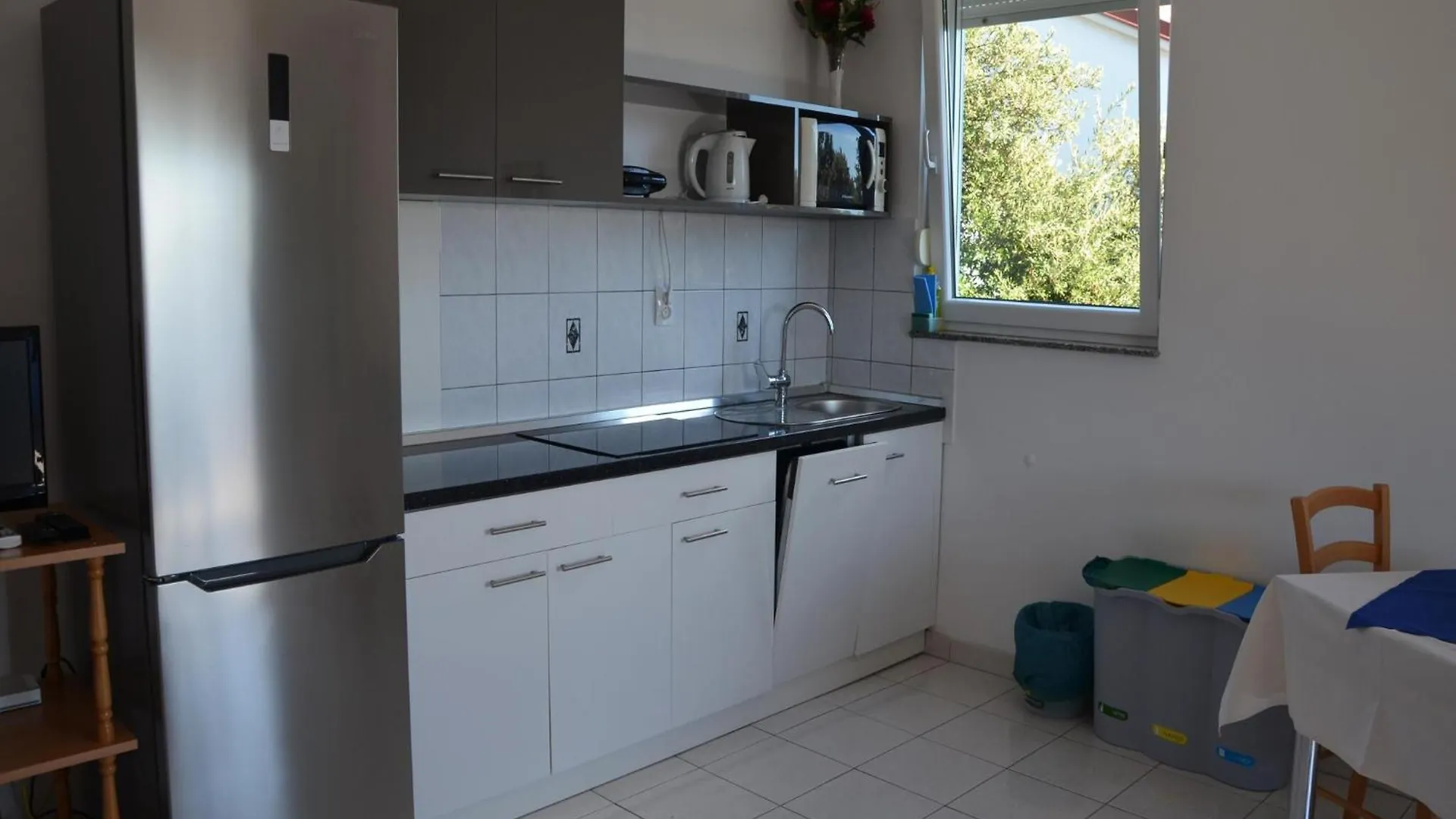 Inviting Apartment Near Mala Mandra Beach Mandre Croatia