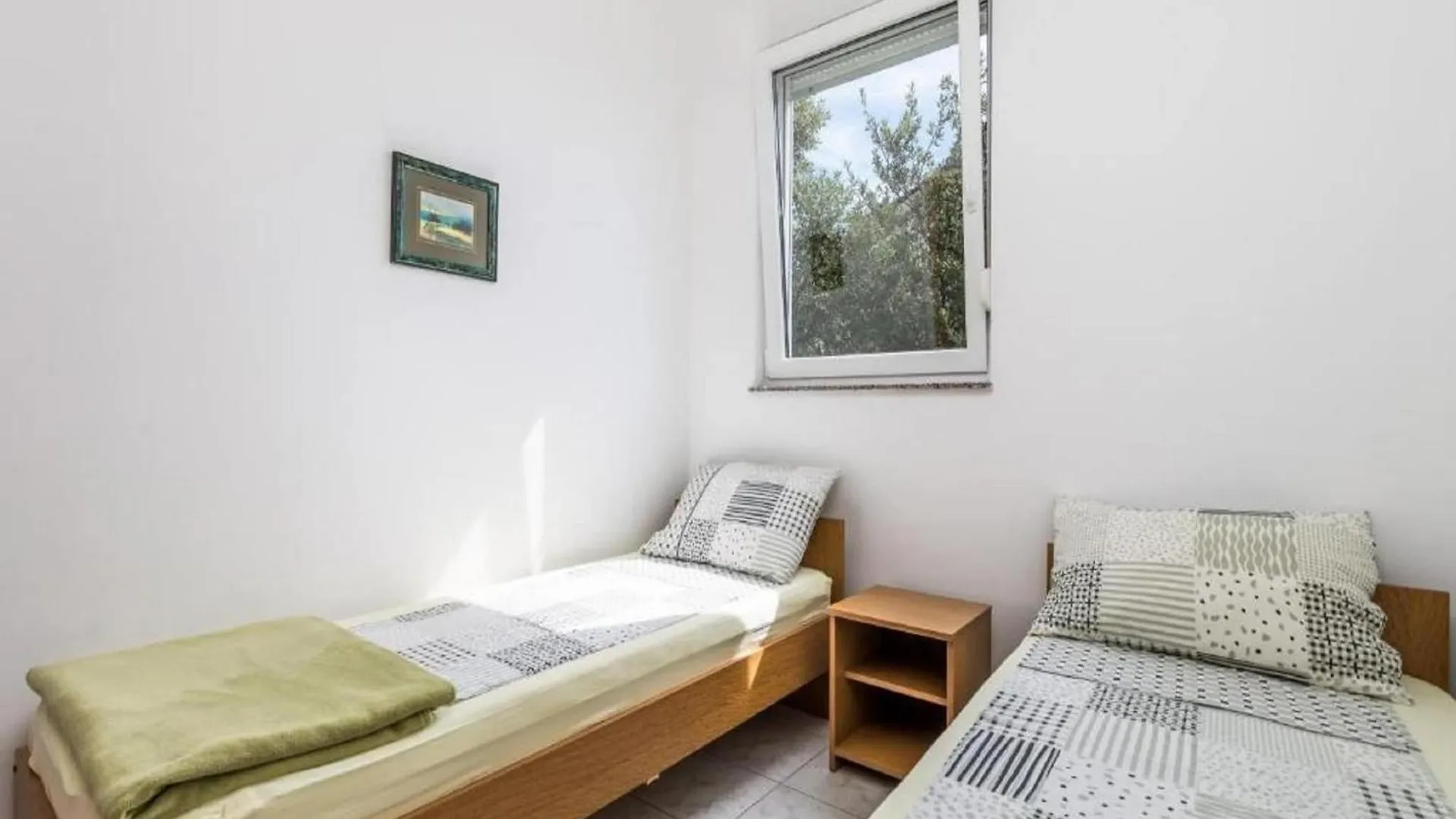 Inviting Apartment Near Mala Mandra Beach Mandre